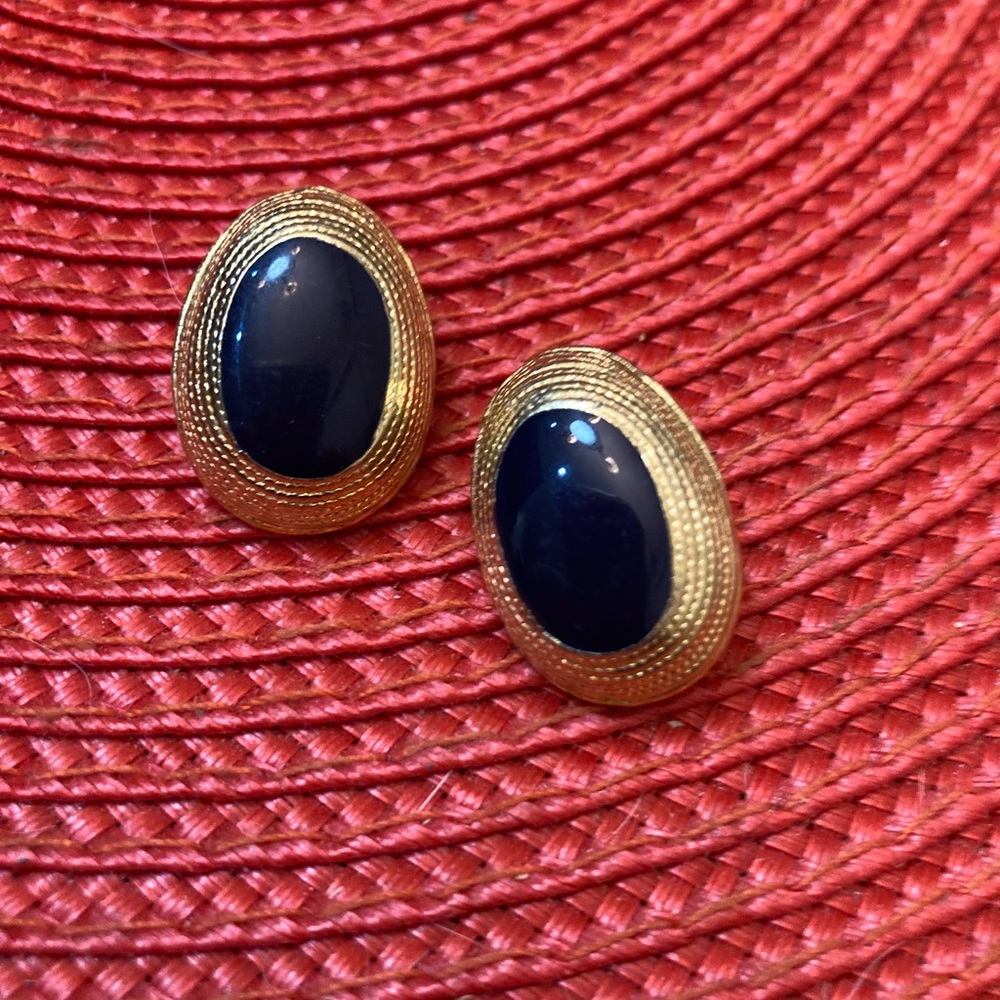 Bundle 5, get 20% off - Vintage Oval Gold-Toned Earrings with Black Center